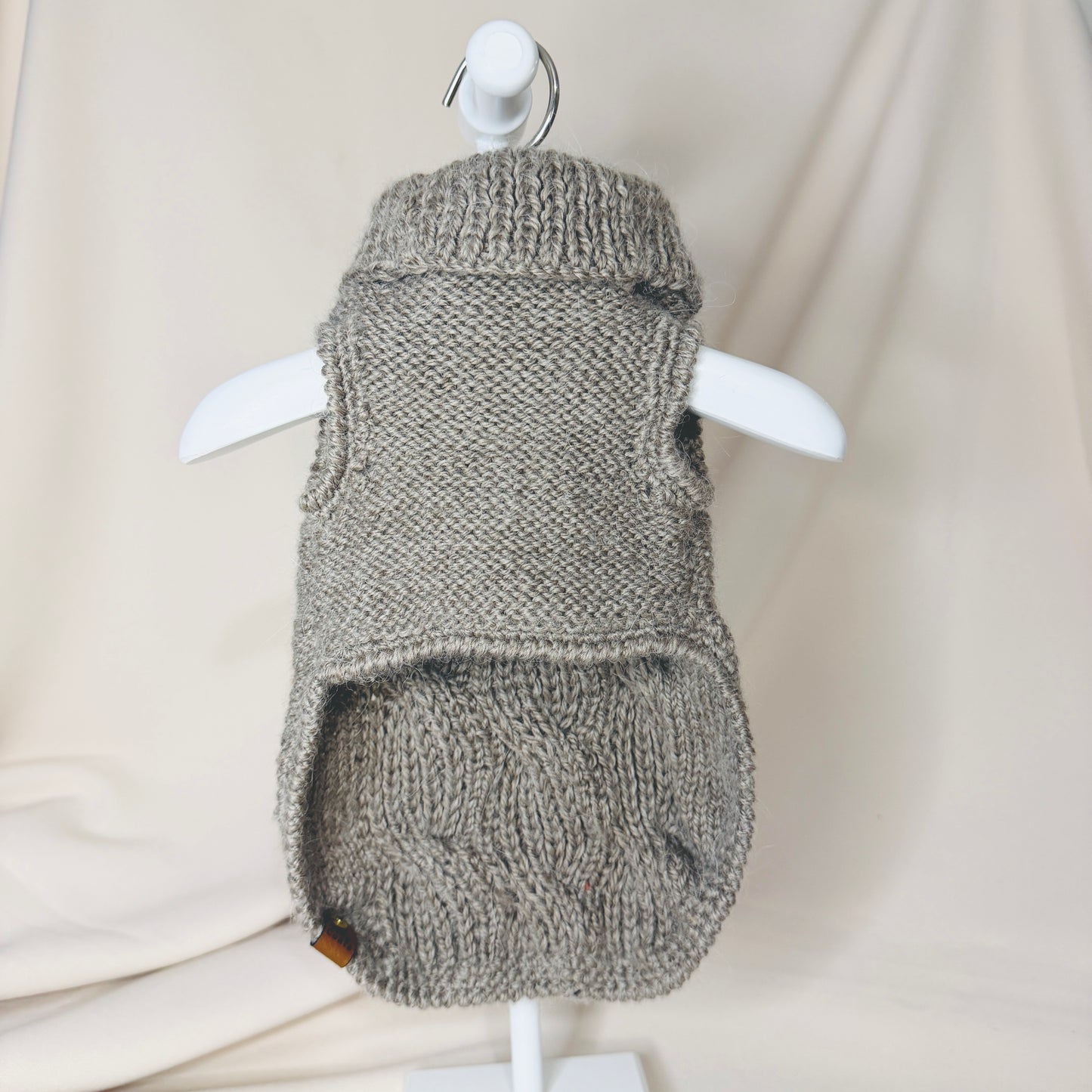 Fluffy Merino alpaca wool blend hand-knit sweater for Small chunky shapes
