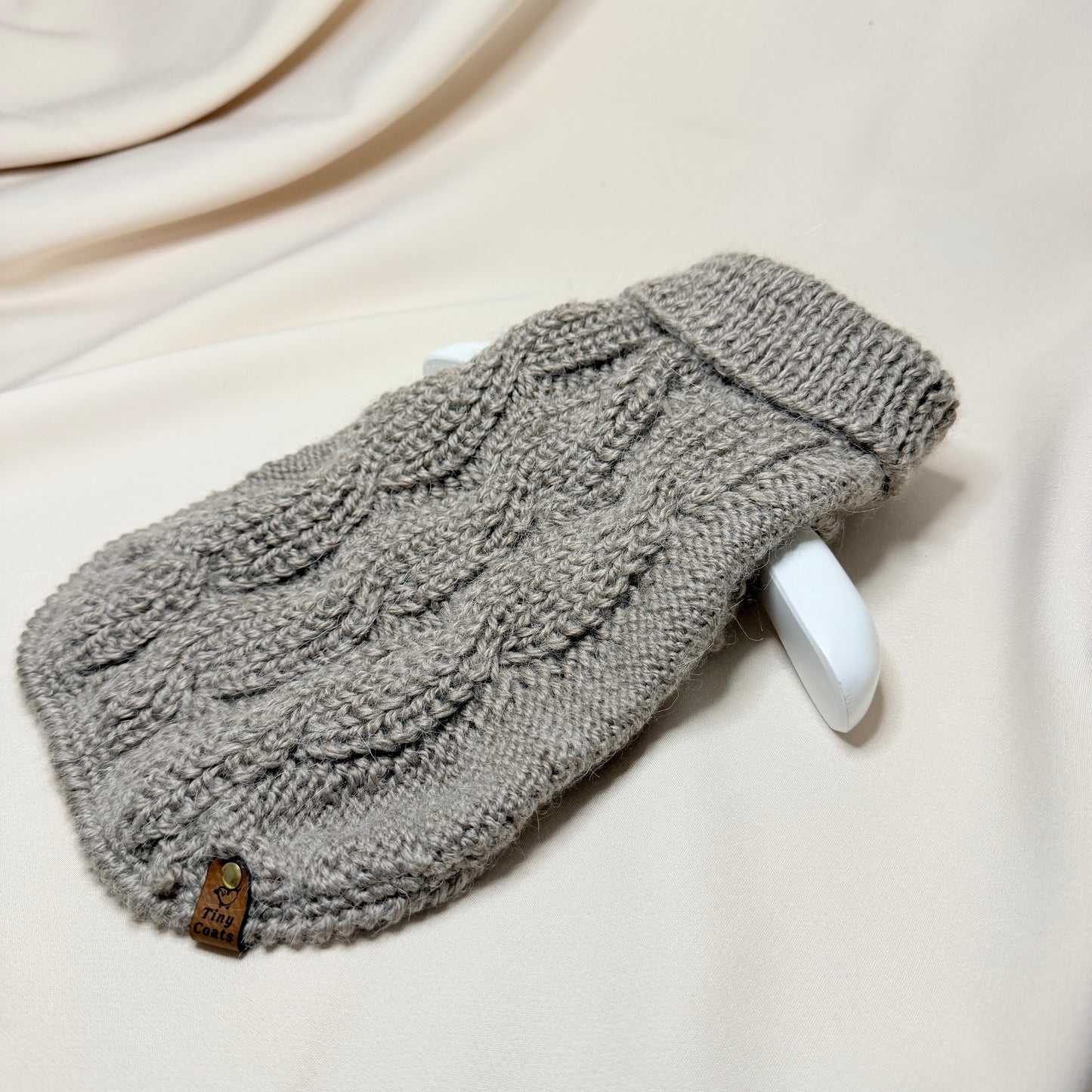 Fluffy Merino alpaca wool blend hand-knit sweater for Small chunky shapes