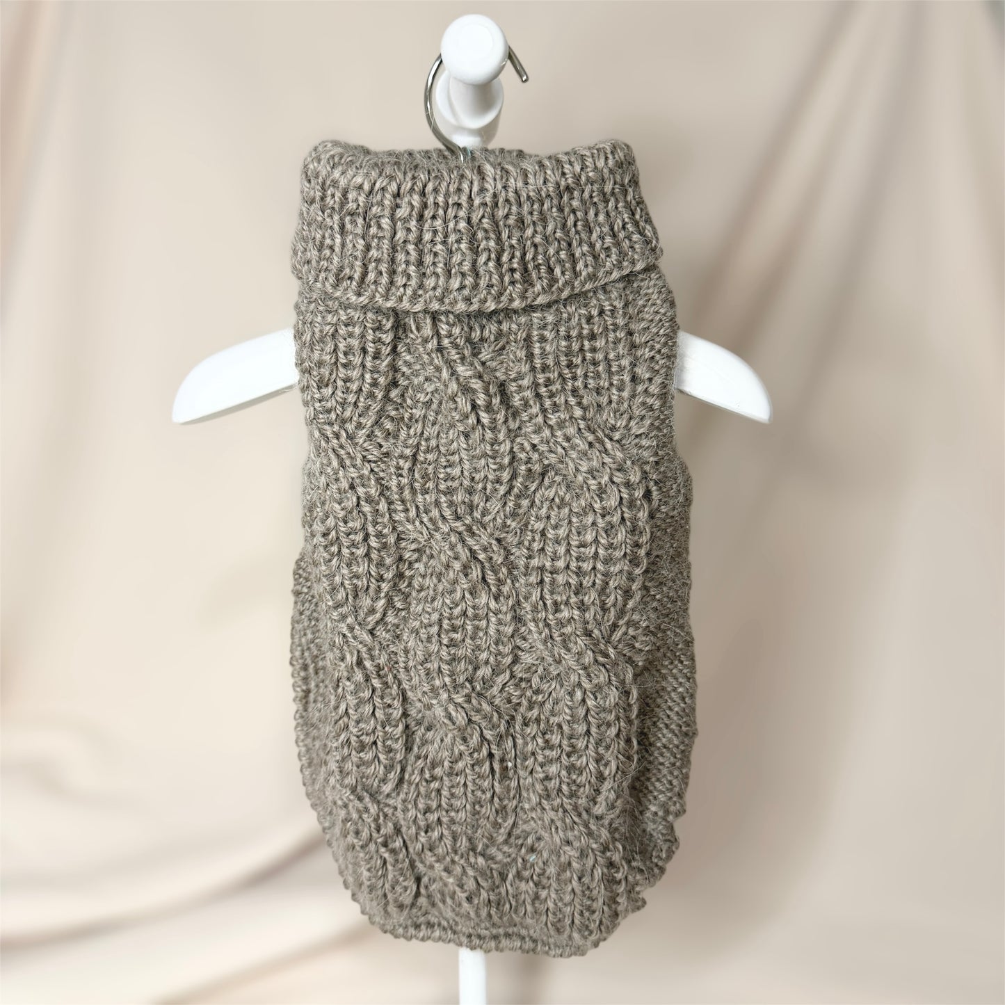 Fluffy Merino alpaca wool blend hand-knit sweater for Small chunky shapes